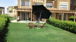 Three-Bedroom Garden Chalet at Marina Wadi Degla For Families